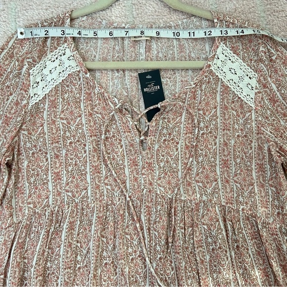 NWT Hollister Boho Babydoll Blouse Bell Sleeves Floral Print Crochet Lace Sz M - Picture 6 of 10